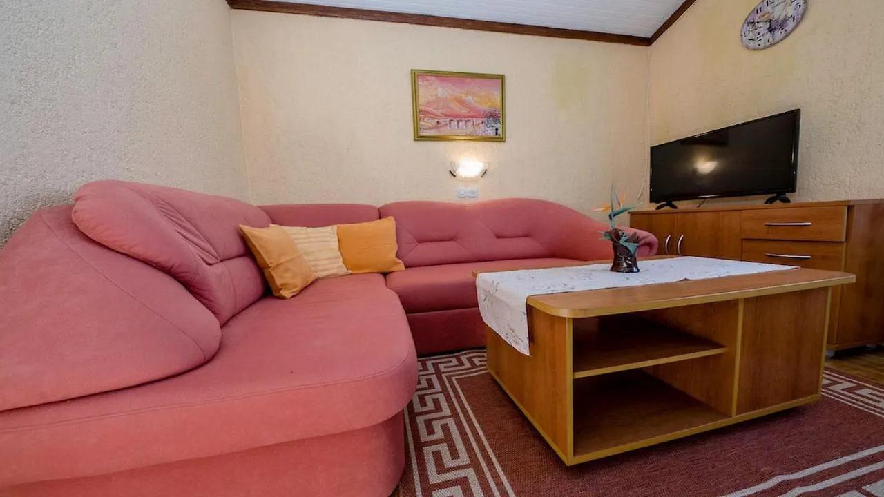Apartments & Rooms Green Bay 라브 게스트하우스
