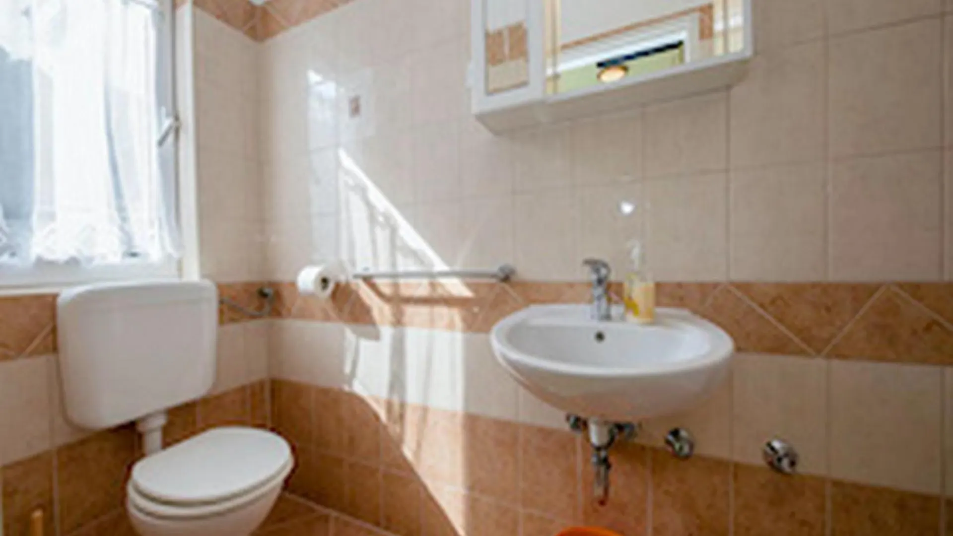 Apartments & Rooms Green Bay 라브 게스트하우스