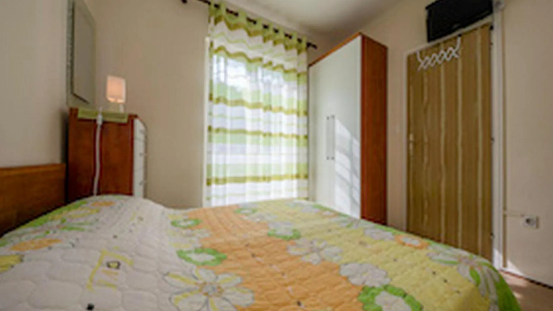 Apartments & Rooms Green Bay Rab Town